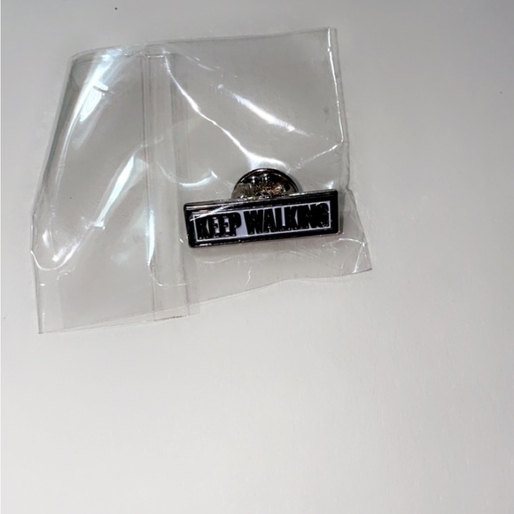 NEW! Johnnie Walker “Keep Walking” collectible enamel pin - Picture 7 of 7